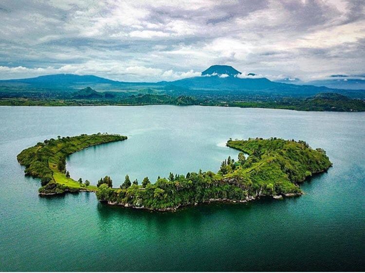 3 Days Tchegera island Safari